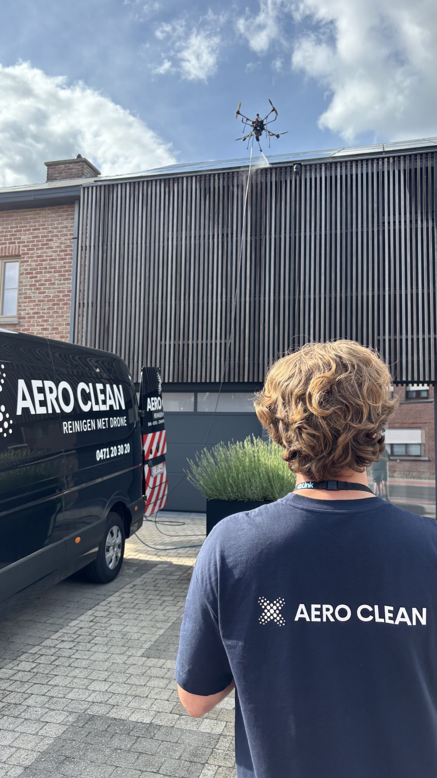Drone cleaning door Aero Clean